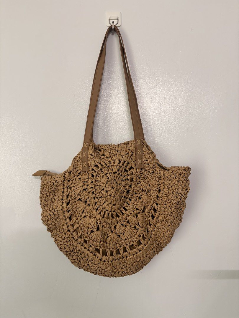 Beach Bag (Category: Shoulder Bags) located in Pasay City. Submitted by weartheclothes.mnl_shop (Listing ID 1468742155, Image 1). Description: Beach Bag Personally bought in Boracay Used once, kept in storage for a while .