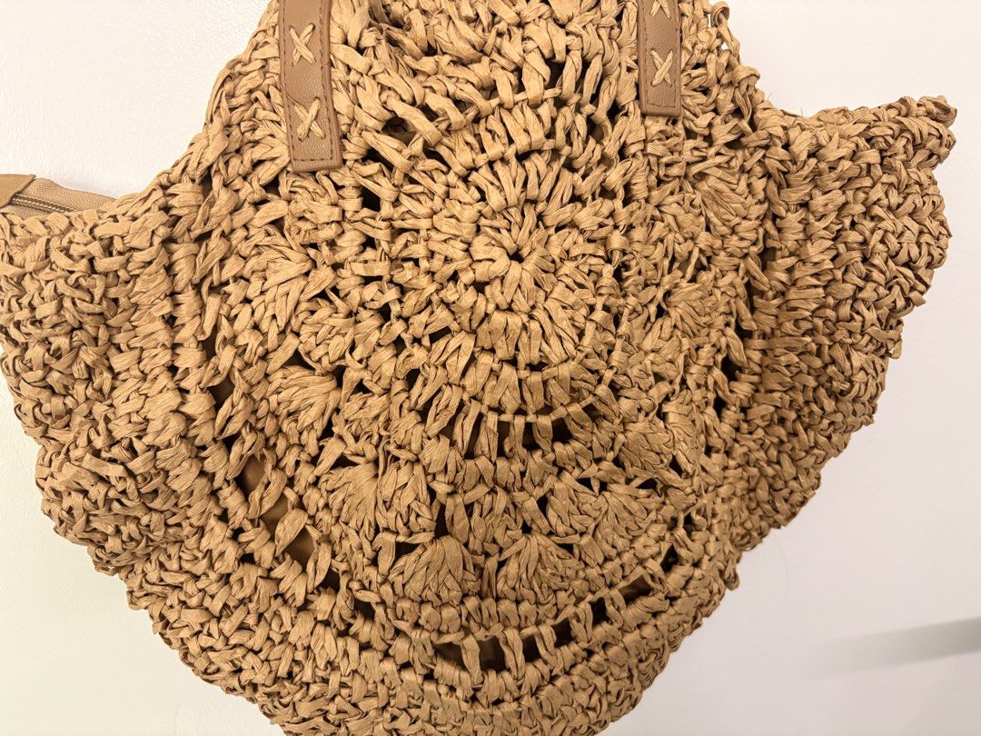 Beach Bag (Category: Shoulder Bags) located in Pasay City. Submitted by weartheclothes.mnl_shop (Listing ID 1468742155, Image 2). Description: Beach Bag Personally bought in Boracay Used once, kept in storage for a while .