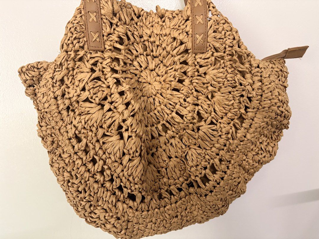 Beach Bag (Category: Shoulder Bags) located in Pasay City. Submitted by weartheclothes.mnl_shop (Listing ID 1468742155, Image 3). Description: Beach Bag Personally bought in Boracay Used once, kept in storage for a while .