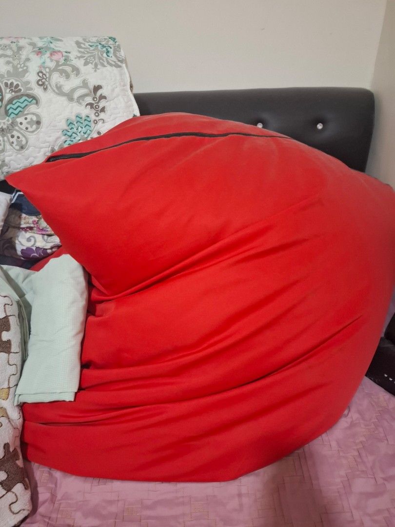Bean Bag (Category: Bedding & Towels) located in Kuala Lumpur. Submitted by fzy1987 (Listing ID 1468835607, Image 1). Description: The bean bag is almost as good as new. I'm selling it because I rarely use it and want to free up some space at home. It's still in excellent condition!.