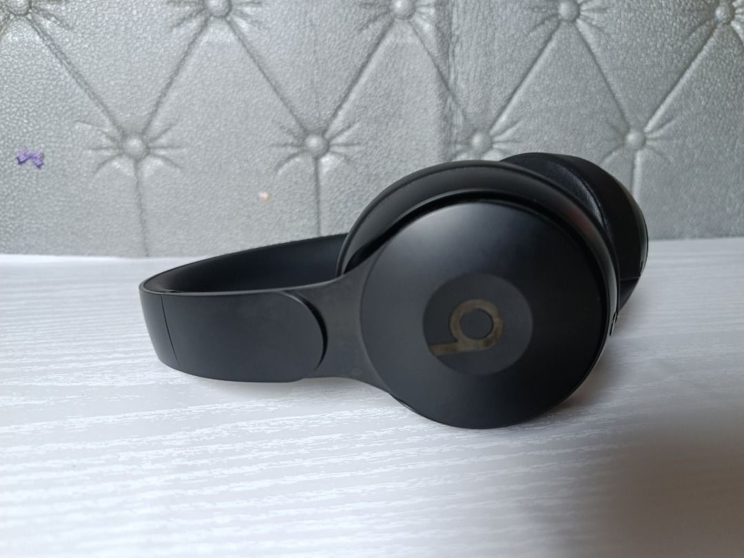 Beats Solo Pro Wireless Noise-Cancelling Headphone (Category: Headphones & Headsets) located in Baguio. Submitted by maryhazel.22 (Listing ID 1468713251, Image 1). Description: Key Features: **like new from hong kong • Active Noise Cancelling (ANC) & Transparency: Block out the world with Beats Pure ANC, or switch to Transparency mode to stay aware of your surroundings. • Apple H1 Chip: Enables instant pairing, hands-free "Hey Siri" support, and 