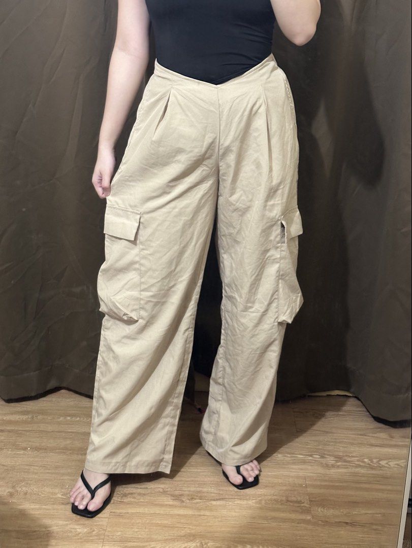 Beige High-Waisted Cargo Pants Wide Leg (Category: Jeans) located in Villasis. Submitted by juliaxgamboa (Listing ID 1468810123, Image 2). Description: - Color: Versatile beige - Fit: High waist with a relaxed, wide-leg cut - Details: Utility side pockets and pleated front near the waistband - Style: Casual streetwear staple, easy to pair with basic tops and tanks - Condition: Brand new / Excellent (ready to wear).