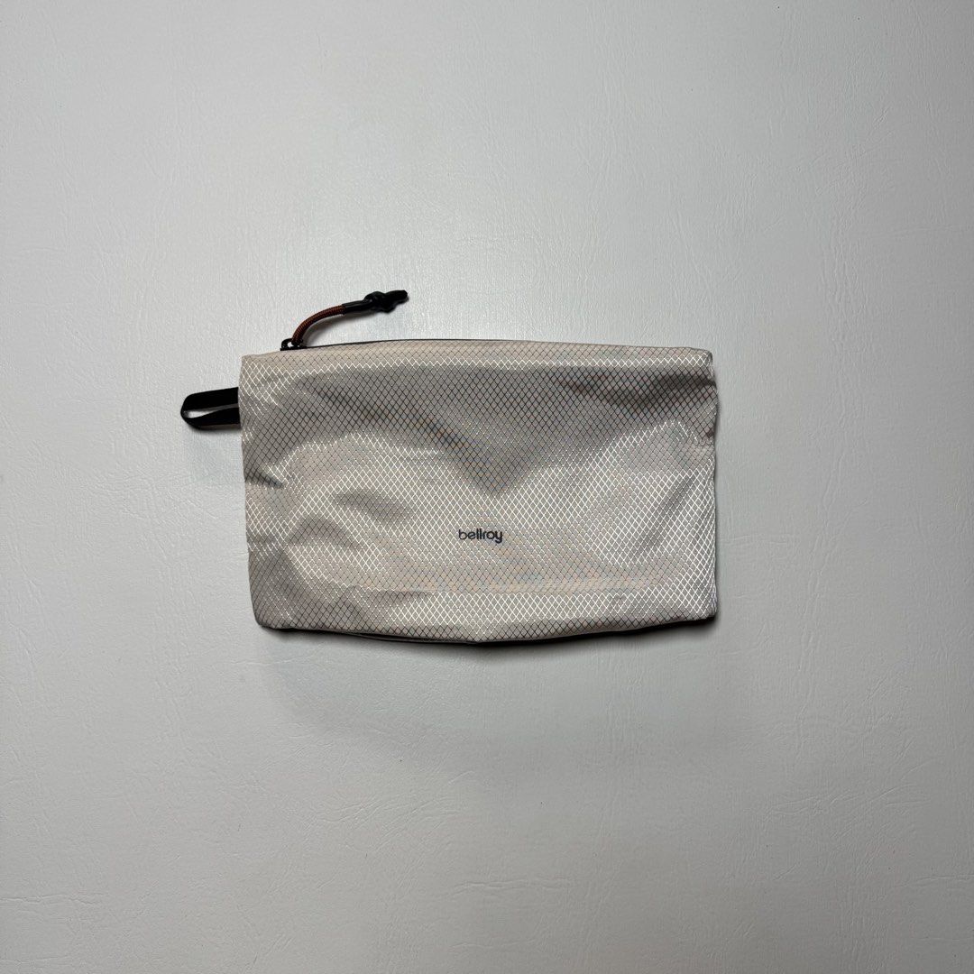 BELLROY LITE POUCH DUO EXCELLENT CONDITION NO ISSUE (Category: Belt bags, Clutches and Pouches) located in Guagua. Submitted by el_outdoor (Listing ID 1468717395, Image 1). Description: BELLROY LITE POUCH DUO EXCELLENT CONDITION NO ISSUE.