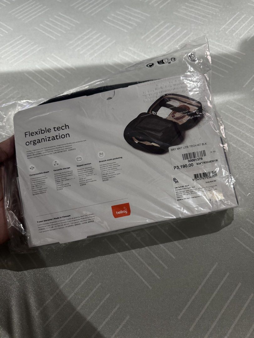 Bellroy Tech Life kit (Category: Belt bags, Clutches and Pouches) located in Marikina City. Submitted by bryanroblesss (Listing ID 1468839870, Image 2). Description: Bellroy Life Tech Kit Brand New Unopened SRP at ₱3,190 - Selling it for only ₱2,500 📍Marikina - pickup sa house or deliver lalamove (buyer shoulder fee).