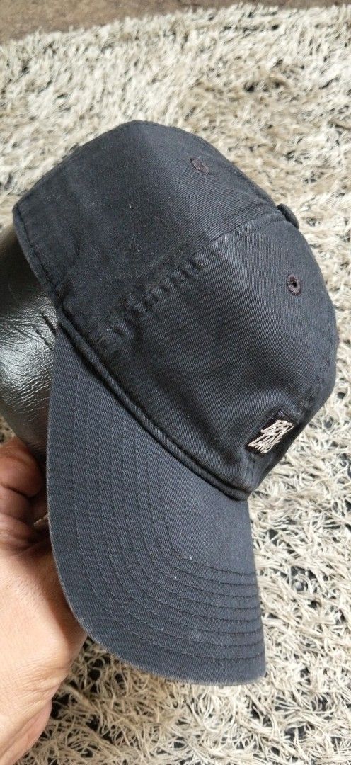 Ben Davis Black Embroidered Logo Baseball Cap (Category: Caps & Hats) located in Paranaque City. Submitted by michael-08 (Listing ID 1468762098, Image 3). Description: - Brand: Ben Davis - Color: Black - Material: 100% Cotton - Style: Unstructured dad hat with curved brim and embroidered front logo patch WALA PO ISSUE AUTHENTIC PO ORIGINAL NA BEN DAVIS..COLOR RATE 9.7 .BAGONG BAGO ...