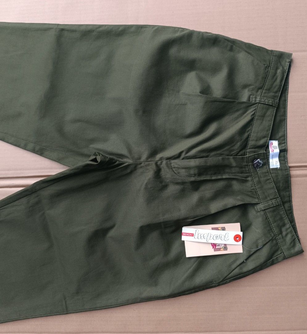 Bench Womens Green Chino Pants (Category: Other Bottoms) located in Bacoor. Submitted by nineties_kid (Listing ID 1468736376, Image 3). Description: <==• Bench Womens Green Chino Pants Size: Small Waist size: 26 inches Pants length: 34 inches Issue: Yung size tag nya is wrong. Naka-indicate is XL pero waist size is accurately pang XS- Small. Natanggal din yung rivet button nya. _________________________ -Modes Of Delivery: J&T/Lalamove/ LBC (Cash