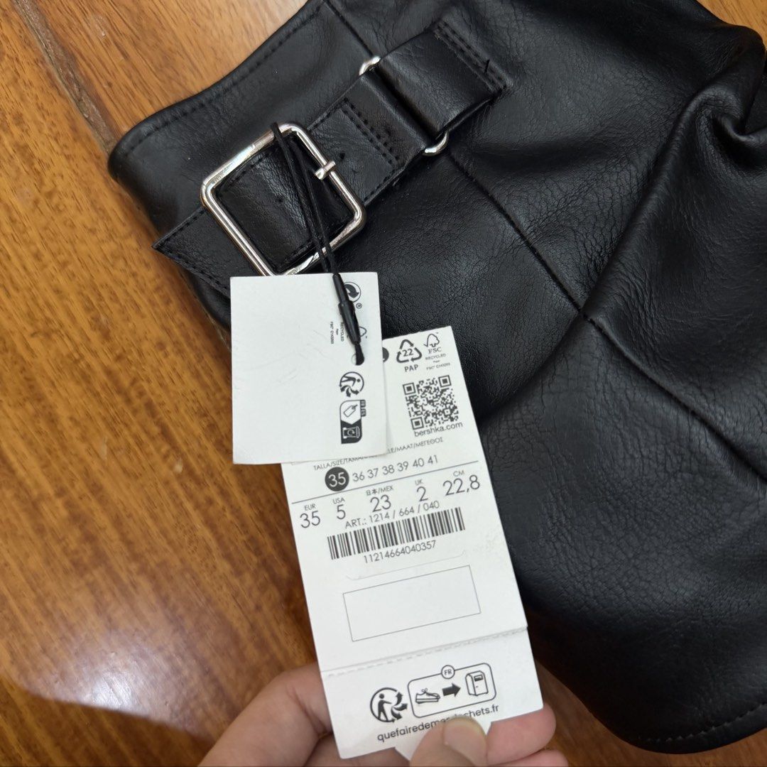 Bershka Boots (Category: Boots) located in Muntinlupa City. Submitted by myrandomthingz (Listing ID 1468921429, Image 2). Description: .