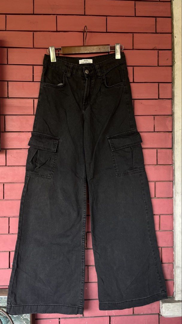 bershka cargo wide leg (Category: Other Bottoms) located in Quezon City. Submitted by dressingroombylech (Listing ID 1468722113, Image 1). Description: fits 24-26.