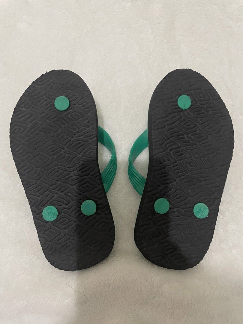 Best Walk Green Flip Flops Slippers (Category: Babies & Kids Fashion) located in Guiguinto. Submitted by beatan13 (Listing ID 1468871431, Image 2). Description: - Brand: Best Walk - Color: Green with black outsole - Material: Durable rubber - Features: Textured footbed for better grip, slip-on design - Condition: Brand new - Perfect for: Daily wear, neighborhood walks, and casual outings.
