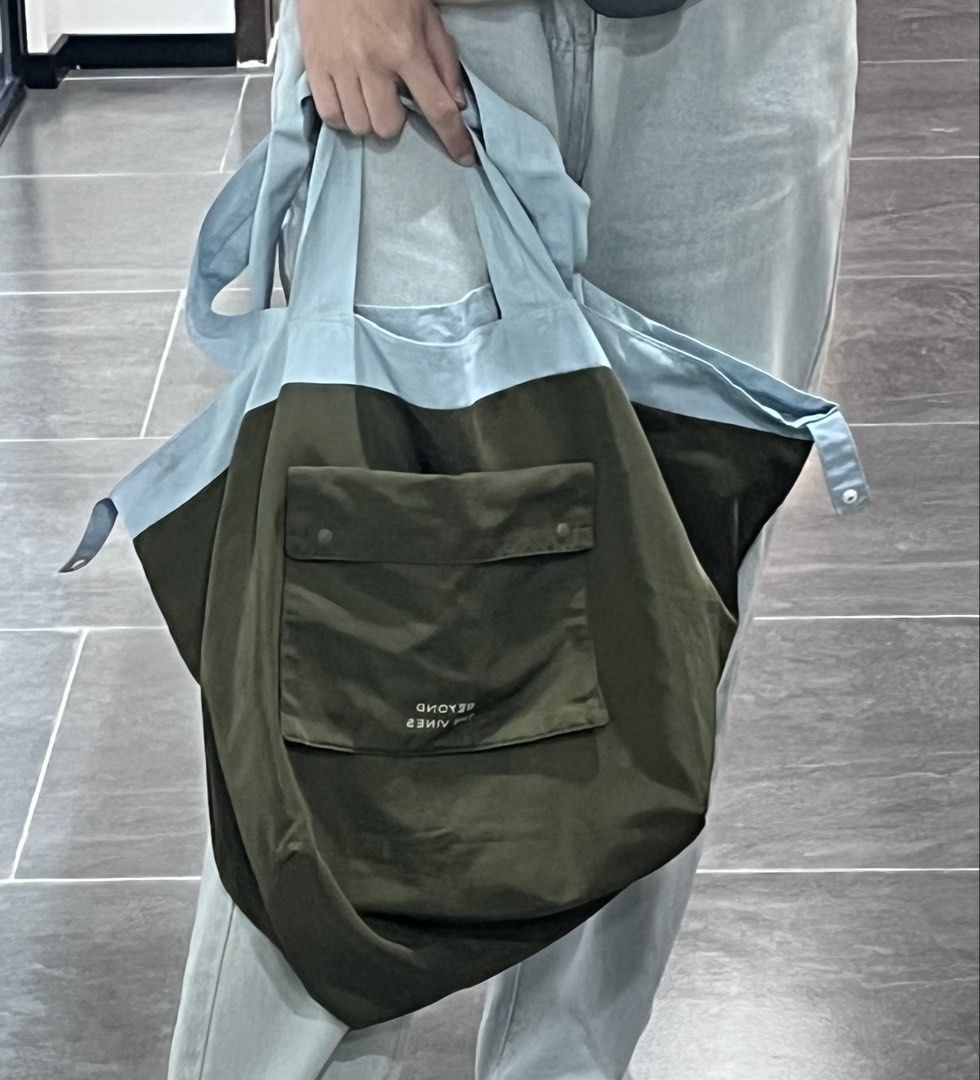 Beyond The Vines Relaxed Tote Bag (Category: Tote Bags) located in Paranaque City. Submitted by PrelovedClosetetc (Listing ID 1468819185, Image 1). Description: .
