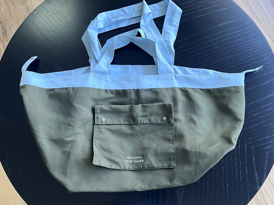 Beyond The Vines Relaxed Tote Bag (Category: Tote Bags) located in Paranaque City. Submitted by PrelovedClosetetc (Listing ID 1468819185, Image 3). Description: .
