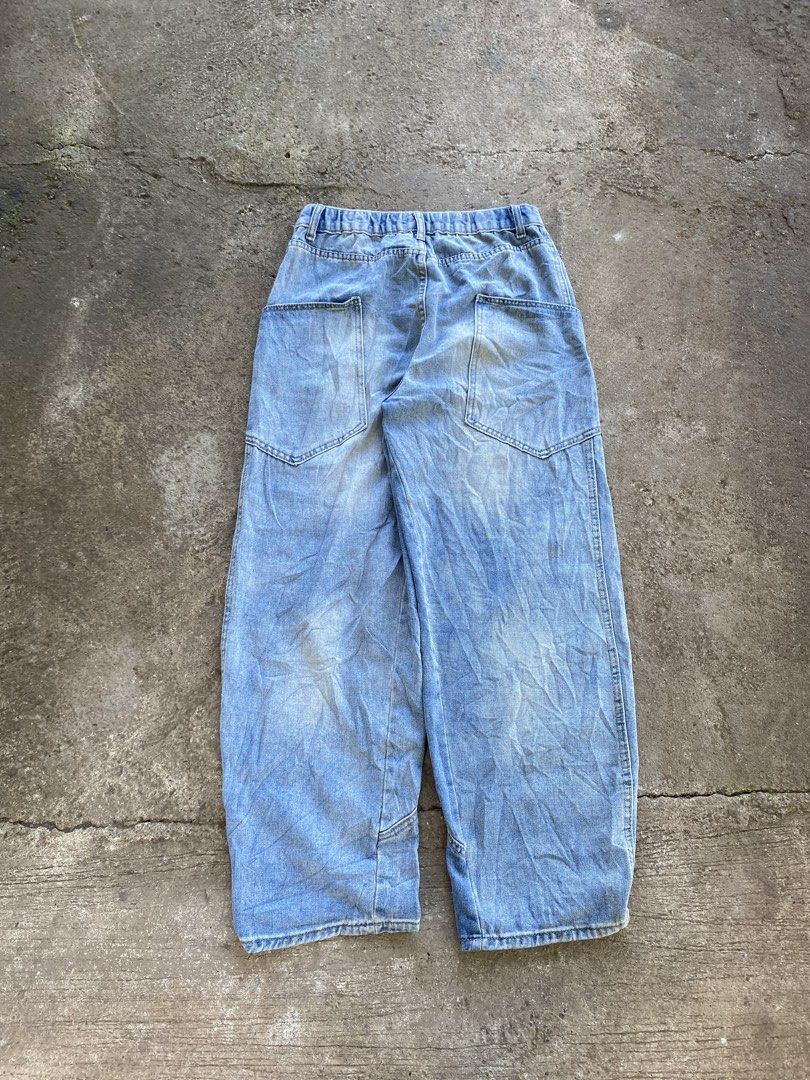 Big Pocket (Category: Jeans) located in Malaybalay. Submitted by hawoold (Listing ID 1468879385, Image 2). Description: RANDOM BIG POCKET dimension : waist - 31-32 thigh - 13 length - 42 hem - 9 details : issue - none condition - 9/10 .