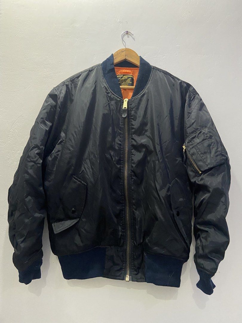 Black bomber jacket (ClipPlain) (Category: Coats, Jackets and Outerwear) located in Tukuran. Submitted by retrothrifter88 (Listing ID 1468795698, Image 1). Description: 24x28 Large -XL.