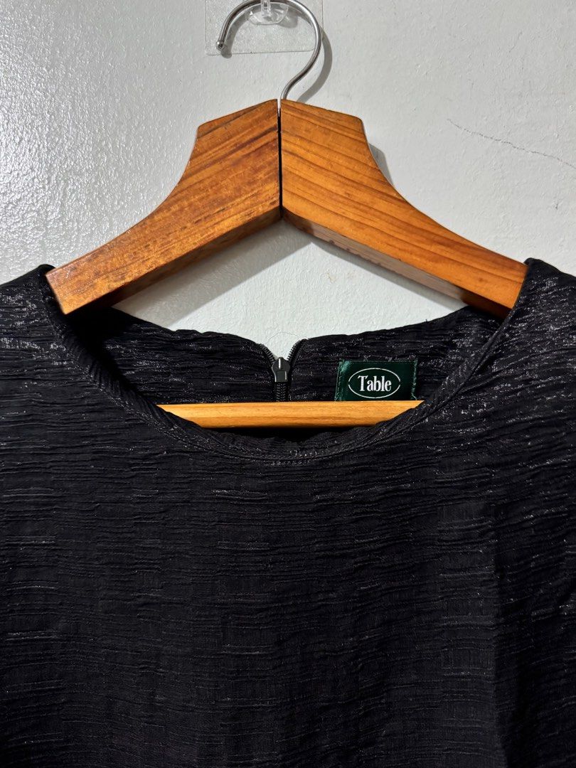 Black boxy blouse (Category: Blouses) located in Pateros City. Submitted by thetidyfind (Listing ID 1468830660, Image 3). Description: Small to medium.