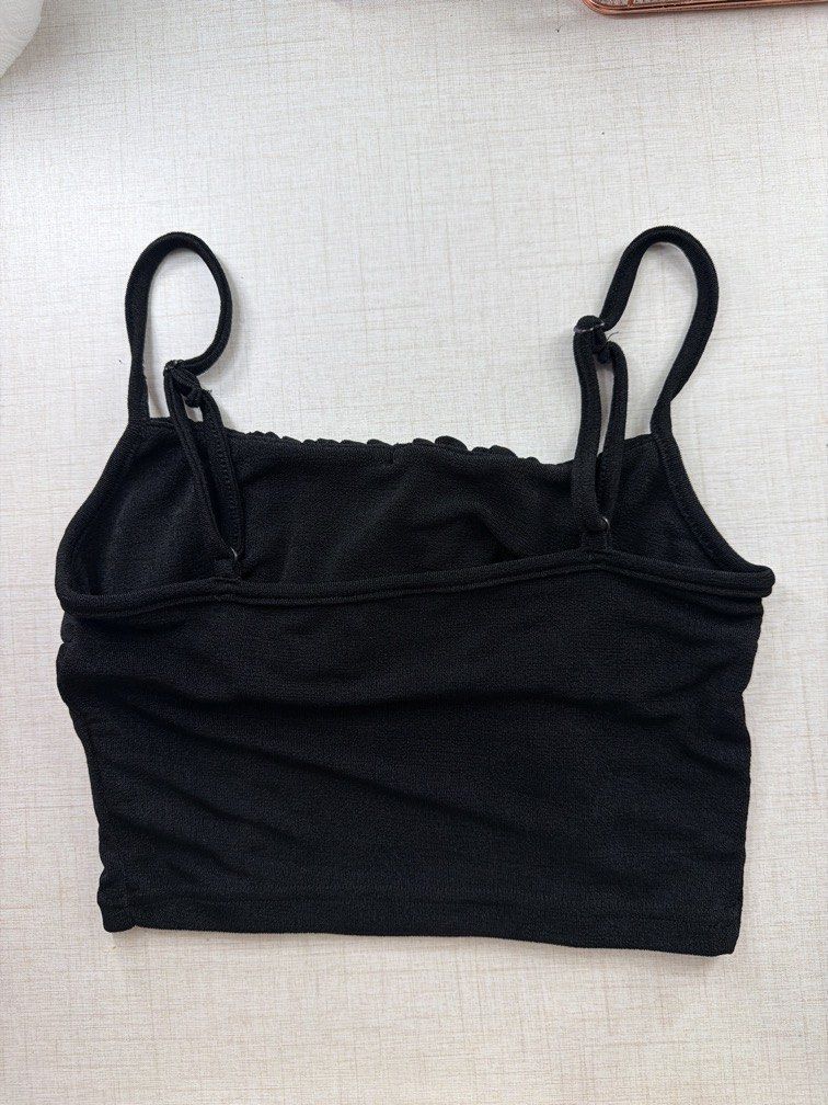 black crop top (Category: Sleeveless) located in Manila. Submitted by liabilitydeclutter (Listing ID 1468790028, Image 3). Description: .