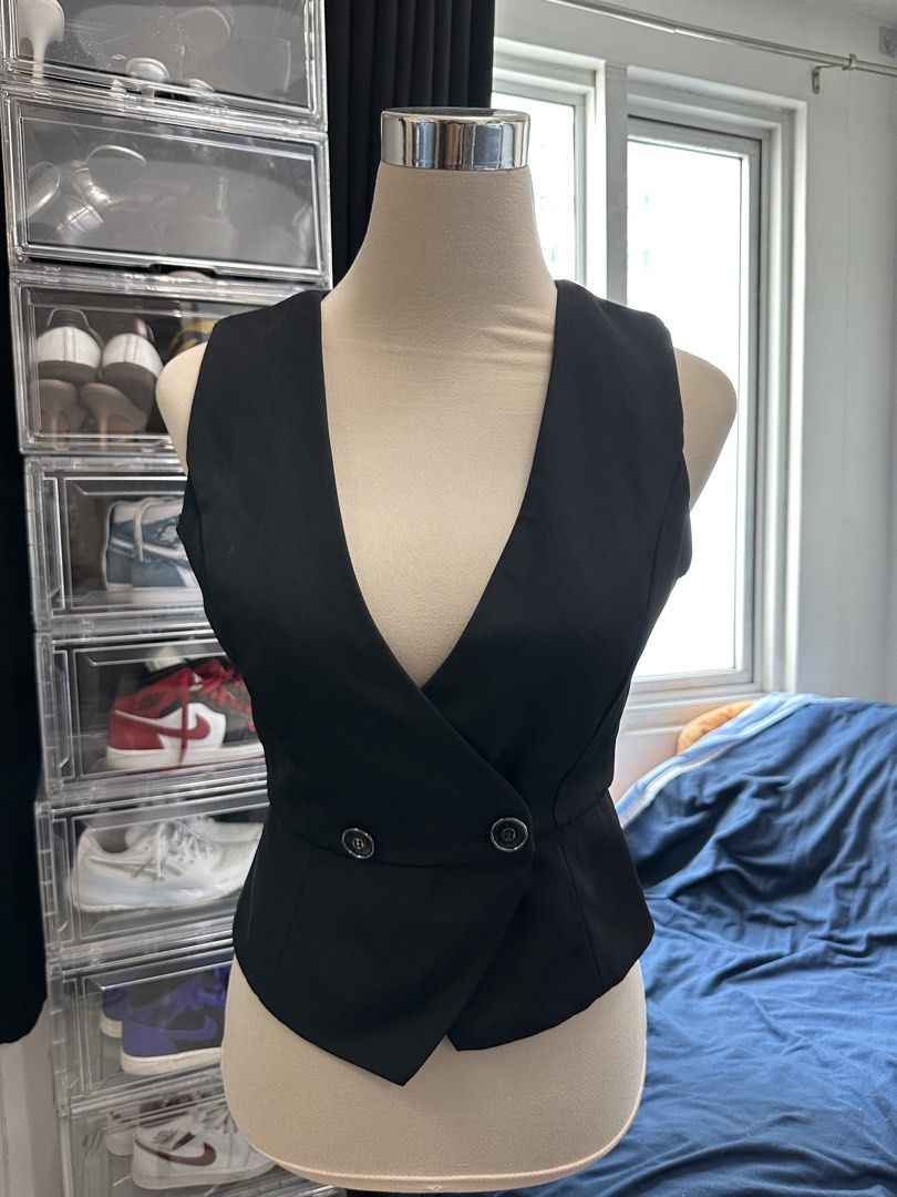 Black Double-Breasted Peplum Vest (Category: Sleeveless) located in Quezon City. Submitted by valeriorac74670 (Listing ID 1468816149, Image 2). Description: - Color: Black - Design: Deep V-neck with crossover front and two distinct buttons - Fit: Tailored with an asymmetrical flared peplum hem - Material: Smooth, structured fabric - Styling: Versatile for layering or wearing on its own - Condition: Excellent / Brand New - Mode of Payment: GCash, 