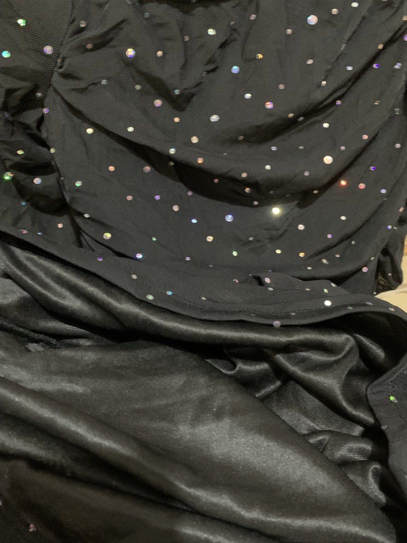 BLACK GLITTERY RUCHED BODYCON DRESS (Category: Dresses) located in Taguig. Submitted by jane.klosette (Listing ID 1468781978, Image 3). Description: BRANDNEW DELIVERY VIA LALAMOVE, PAYMENT FIRST. 📍 TAGUIG.