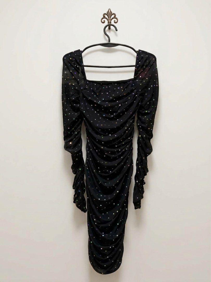 BLACK GLITTERY RUCHED BODYCON DRESS (Category: Dresses) located in Taguig. Submitted by jane.klosette (Listing ID 1468781978, Image 2). Description: BRANDNEW DELIVERY VIA LALAMOVE, PAYMENT FIRST. 📍 TAGUIG.