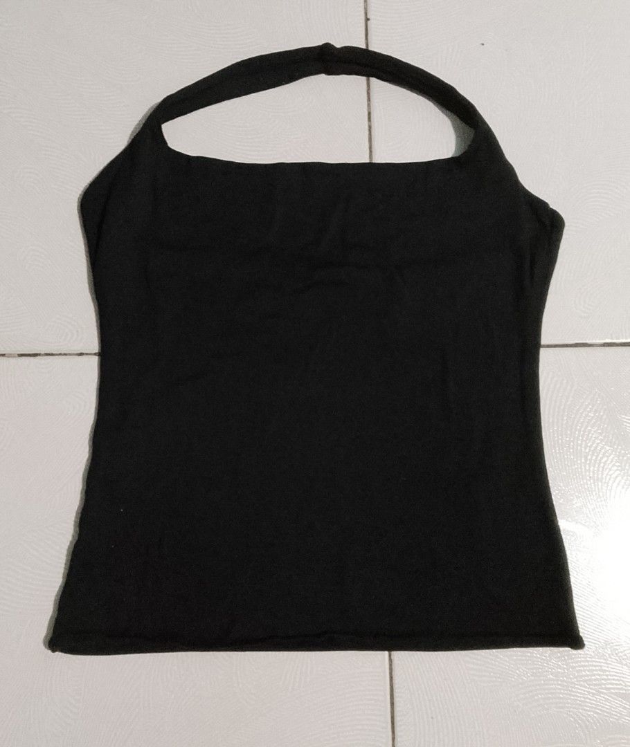 Black Halter Top Square Neck Sleeveless Tank (Category: Sleeveless) located in Bacolod City. Submitted by beam_tori (Listing ID 1468713886, Image 1). Description: - fits sizes M to L best - stretchy fabric - MOP: Gcash - MOD: J&T.