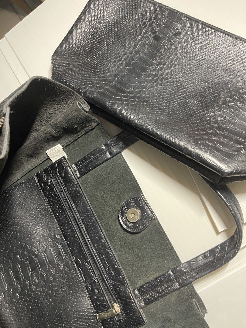 Black leather bag (Category: Tote Bags) located in Mandaluyong City. Submitted by coolmeybab (Listing ID 1468732087, Image 3). Description: Vintage all leather bag With removable purse with the same material Slightly used 17 x 10 x 6 inches.