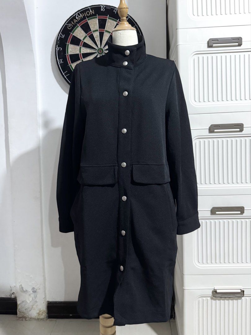 Black Long Coat Unisex (Category: Coats, Jackets and Outerwear) located in Manila. Submitted by thechobecloset (Listing ID 1468819461, Image 1). Description: FIX PRICE Size: M-L Thrifted.