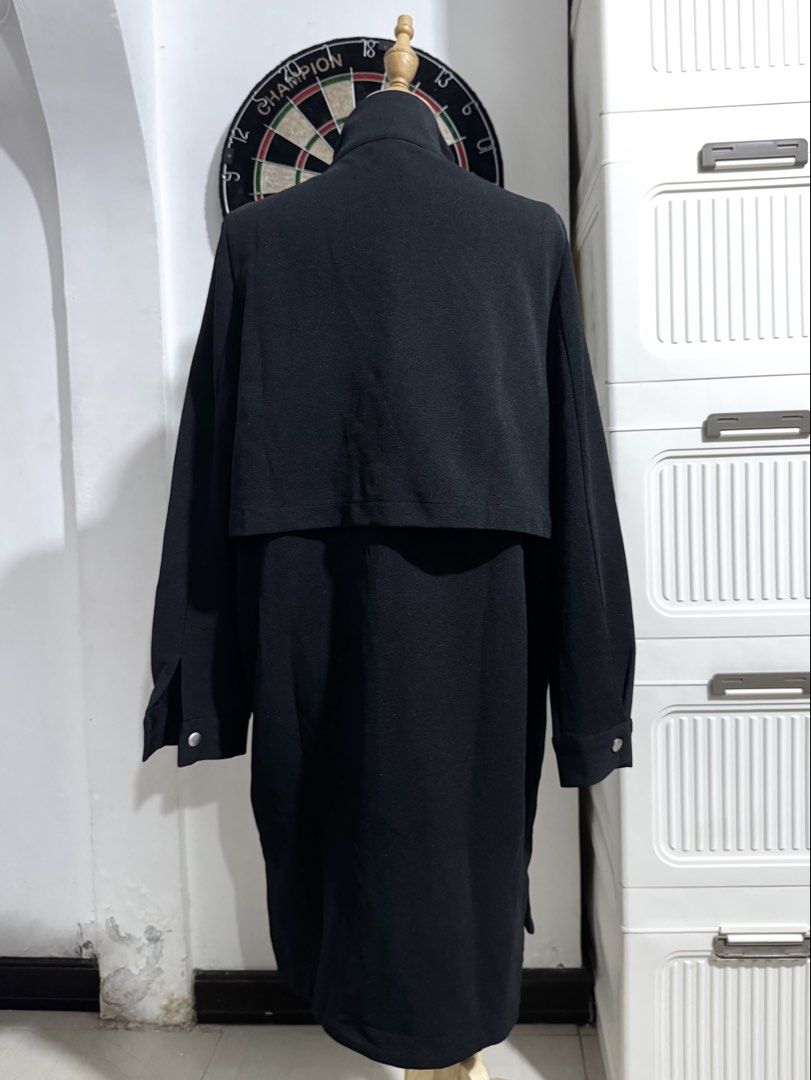 Black Long Coat Unisex (Category: Coats, Jackets and Outerwear) located in Manila. Submitted by thechobecloset (Listing ID 1468819461, Image 3). Description: FIX PRICE Size: M-L Thrifted.
