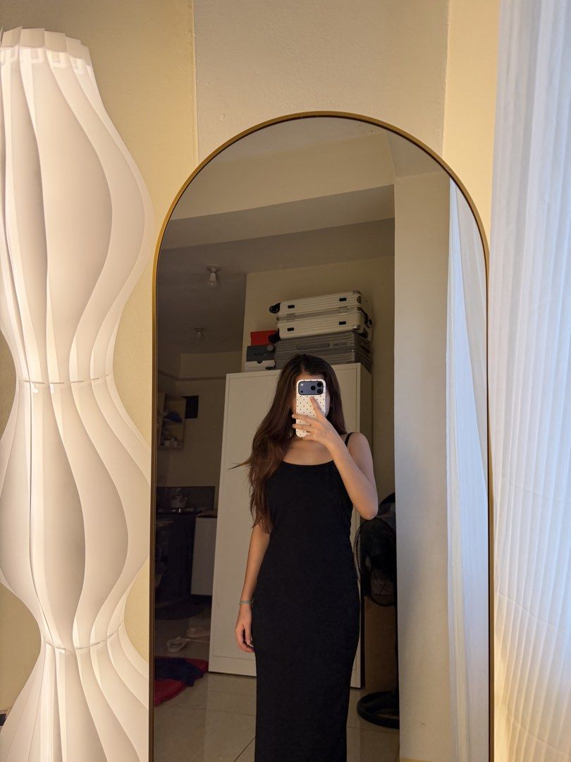Black Long Dress (Category: Dresses) located in Mandaluyong City. Submitted by prelovedbyrinoa_ (Listing ID 1468803699, Image 2). Description: Preloved —worn once ♡ Size: XS–S ♡ Price: ₱130 ♡ Location: Mandaluyong City ♡ Lalamove / Grab Express available.