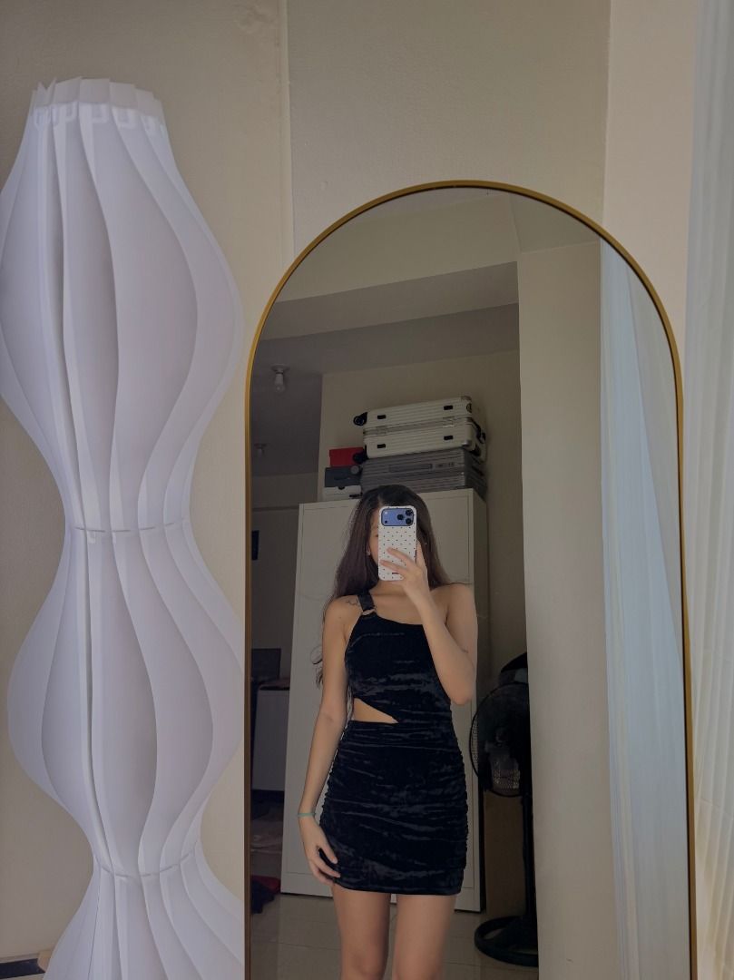 Black Mini Dress (Category: Dresses) located in Mandaluyong City. Submitted by prelovedbyrinoa_ (Listing ID 1468851275, Image 2). Description: Preloved — wear once ♡ Size: XS–S ♡ Location: Mandaluyong City ♡ Lalamove / Grab Express available.