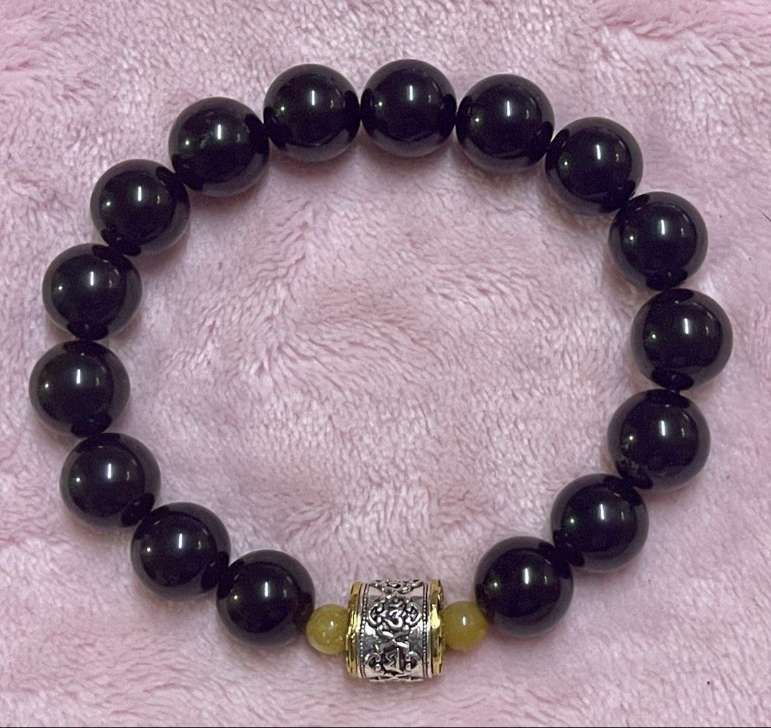 Black Obsidian Bracelet 12mm (Category: Bracelets) located in Manila. Submitted by Crystal_Oracle (Listing ID 1468929395, Image 2). Description: Black obsidian is a natural volcanic glass known for its grounding, protective, and reflective properties in crystal healing traditions. Core Benefits & Properties: • Protection & Grounding: Acts as an energetic shield that absorbs negative energy, repels psychic smog, and aligns with the root chakra for