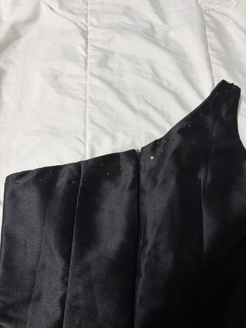 Black One-Shoulder Beaded Dress (Category: Dresses) located in Muntinlupa City. Submitted by 13gracious (Listing ID 1468720647, Image 2). Description: .