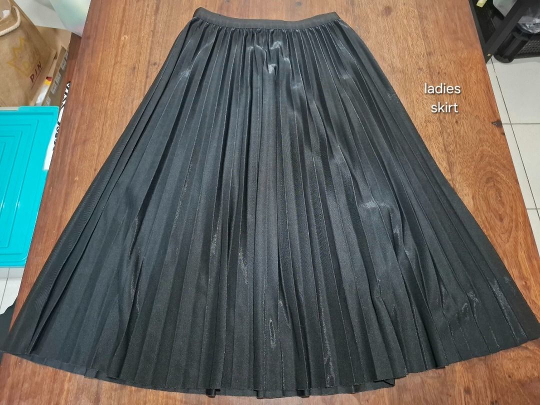 Black Pleated Skirt (Category: Skirts) located in Pasig City. Submitted by dripcounty (Listing ID 1468816054, Image 1). Description: Black Pleated Skirt ₱200 Bought in the Philippines Size: Unconfirmed — please confirm in chat Condition: Good / preloved Black A-line skirt with all-over pleats and a subtle sheen. Actual item shown in photos. Delivery fee shouldered by buyer (Lalamove / other courier). Item price excludes delivery. Payment via cash