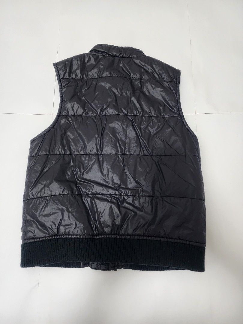 Black Puffer Jacket 4T (Category: Babies & Kids Fashion) located in Pasig City. Submitted by jam1ekow (Listing ID 1468864605, Image 2). Description: no holes no stains 4 yo size.