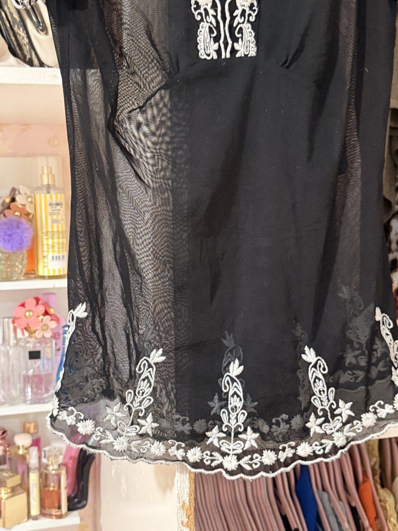 Black See-Through Blouse with Embroidered Flowers (Category: Blouses) located in Lapu Lapu. Submitted by bzzzzarah (Listing ID 1468797780, Image 3). Description: .