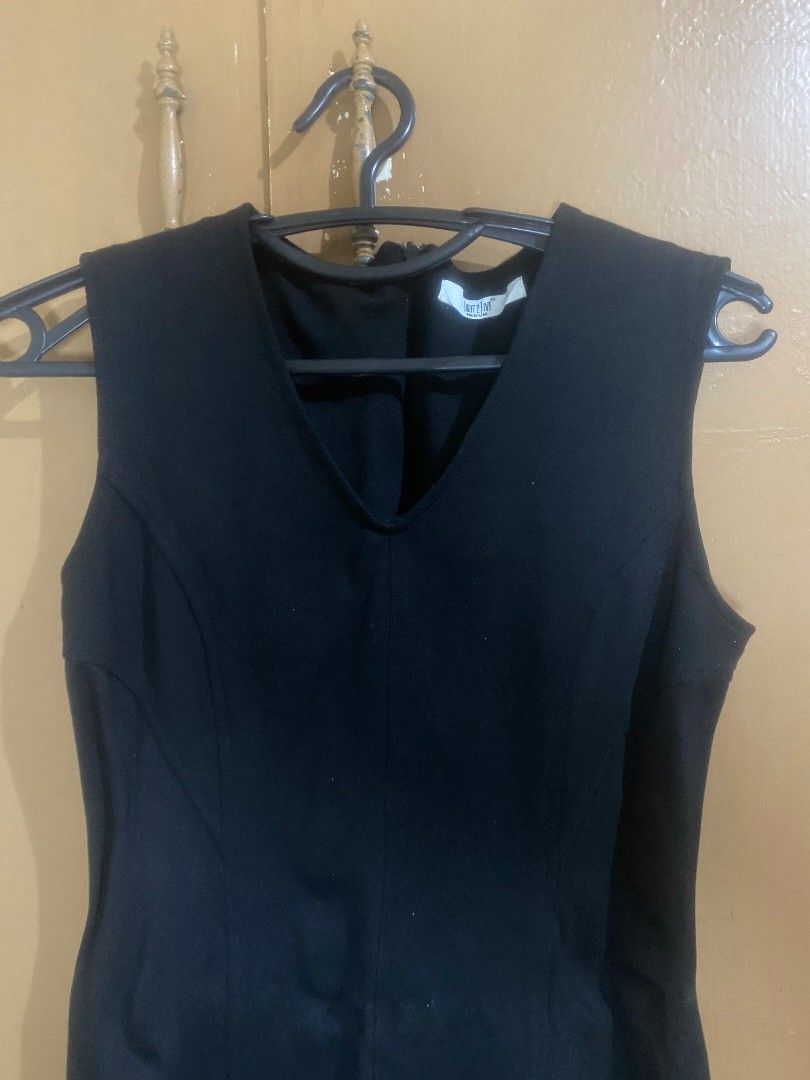 Black sleeveless V-neck dress (Category: Dresses) located in Muntinlupa City. Submitted by swiftowl.0cc8ab (Listing ID 1468854980, Image 2). Description: - Style: Simple and versatile black dress - Neckline: Deep V-neck - Fit: Tailored through the bodice with subtle panel detailing - Back: Clean, minimalist design - Occasion: Perfect for work, casual outings, or any everyday look - Condition: Excellent basic piece that matches everything in your 