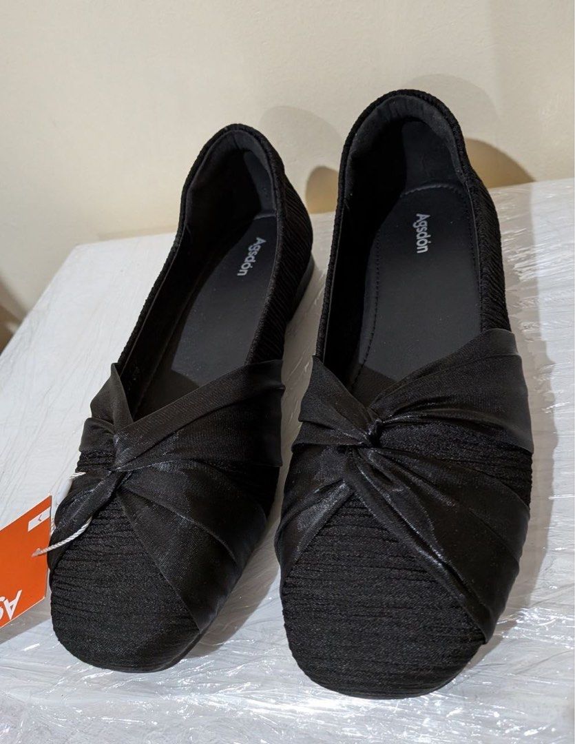 Black slip on ballet flats (Category: Flats & Sandals) located in Baguio. Submitted by suffering (Listing ID 1468919948, Image 2). Description: Baguio location .