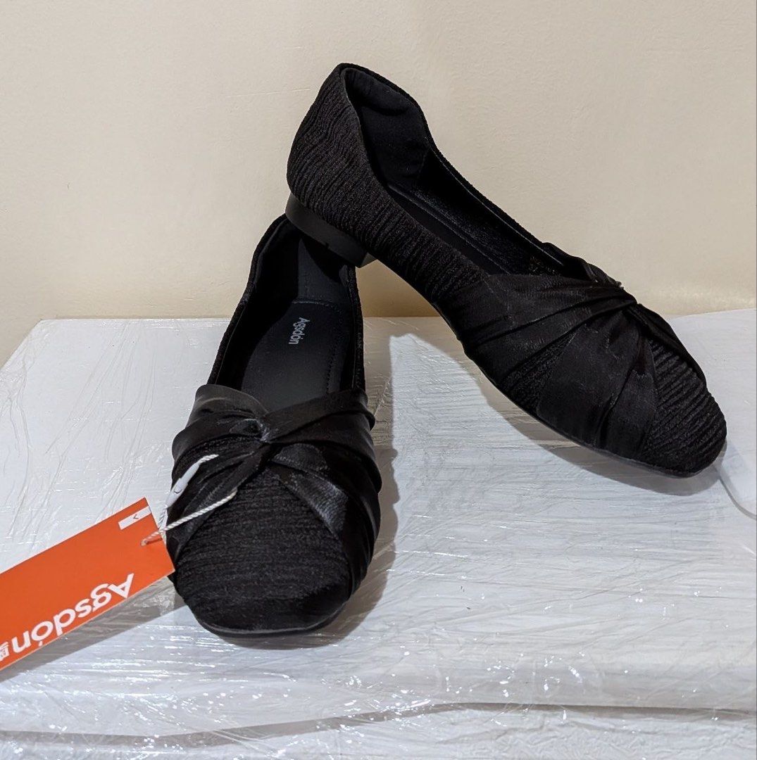 Black slip on ballet flats (Category: Flats & Sandals) located in Baguio. Submitted by suffering (Listing ID 1468919948, Image 3). Description: Baguio location .