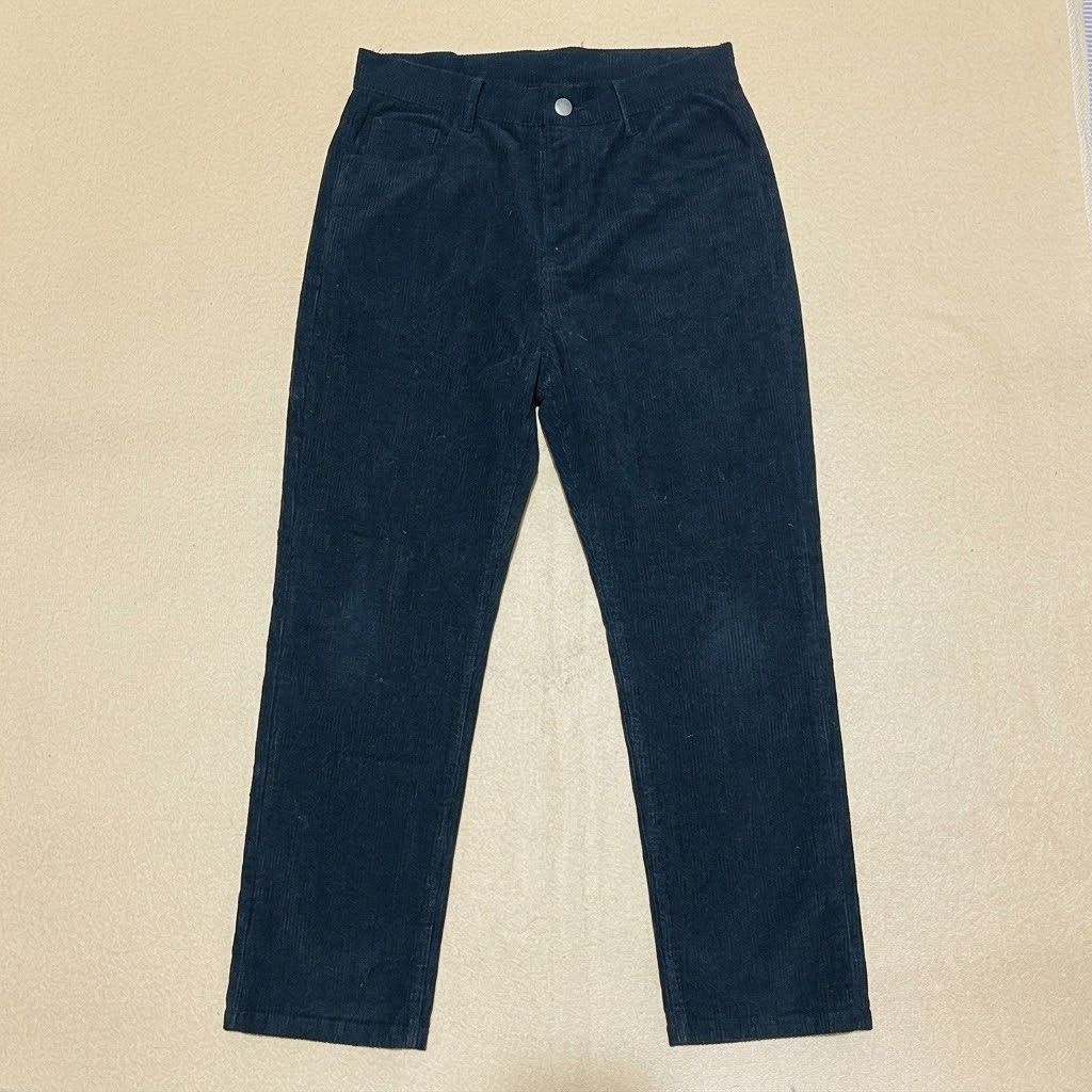 Black Soft Corduroy Pants (Category: Jeans) located in Manila. Submitted by jinariii (Listing ID 1468868991, Image 1). Description: ▫️Like NEW ▫️Size 27-28 ▫️19 inches in length ▫️Soft corduroy fabric 💰MOP: BPI | Maribank | MAYA | GCash.