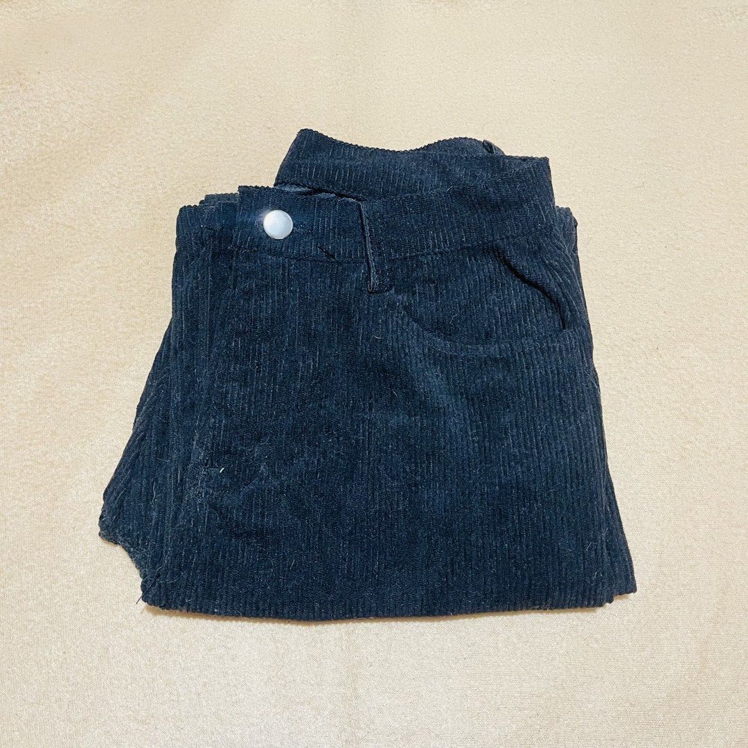 Black Soft Corduroy Pants (Category: Jeans) located in Manila. Submitted by jinariii (Listing ID 1468868991, Image 2). Description: ▫️Like NEW ▫️Size 27-28 ▫️19 inches in length ▫️Soft corduroy fabric 💰MOP: BPI | Maribank | MAYA | GCash.