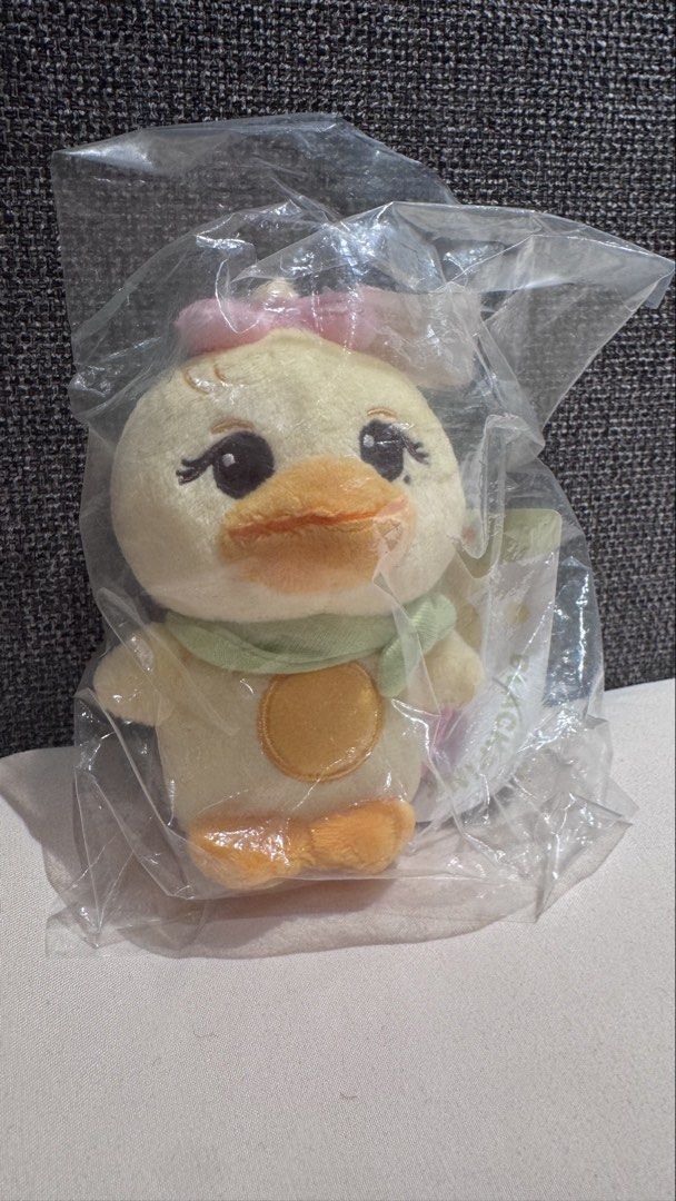 BLACKPINK Character Mini Keyring Ppeu (Category: K-Wave Merchandise) located in Mandaluyong City. Submitted by maelovestoshop (Listing ID 1468873005, Image 1). Description: - Official BLACKPINK character merchandise - Character: Ppeu wearing a green scarf and pink bow with yellow front detail - Features a metal ring at the back for bags or keys - Condition: Brand new, still sealed in original plastic packaging - Authenticity: Official YG tag atta