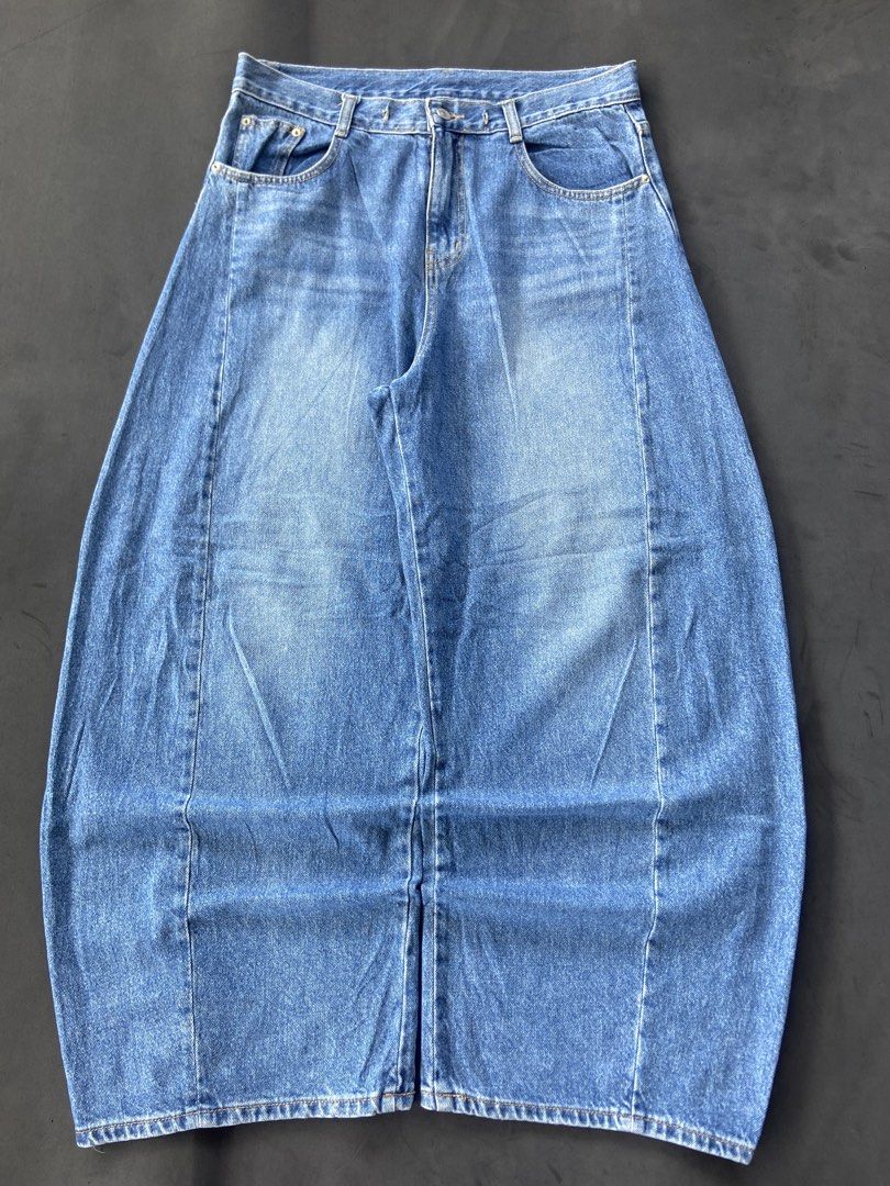 Blue barrel baggy pants (Category: Jeans) located in Davao. Submitted by krixianhandpicked (Listing ID 1468724361, Image 1). Description: (GU BARREL ALTERNATIVE ) uniqlo type tela Waistline 35 Thigh 15.3 Length 42 Leg hole 11.3 -Excellent Condition 10/10, no hidden flaws - missing lace sa waistline, pwede mo lagyan (optional) .