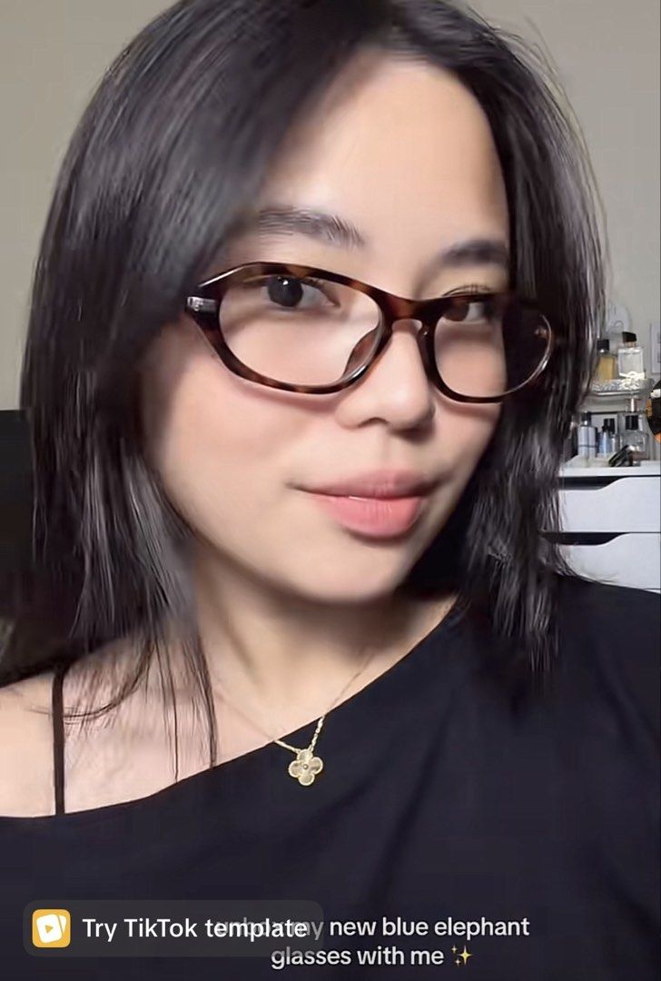 Blue Elephant SASHA Leopard Glasses (Category: Sunglasses & Eyewear) located in Makati City. Submitted by chihiro31 (Listing ID 1468715410, Image 3). Description: - Brand/Model: Blue Elephant SASHA-S - Design: Trendy leopard print with a tortoiseshell frame and sleek oval lenses - Lenses: Prescription photocromic lenses installed (can be swapped at any optical shop) - Fit: Lightweight and comfortable for everyday wear - Inclusions: Complete with 