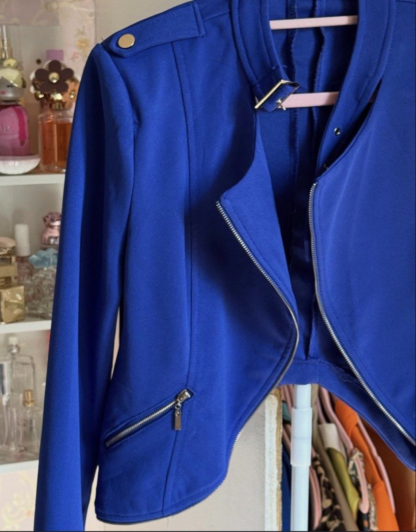 Blue Formal Blazer (Category: Coats, Jackets and Outerwear) located in Lapu Lapu. Submitted by bzzzzarah (Listing ID 1468916998, Image 3). Description: .