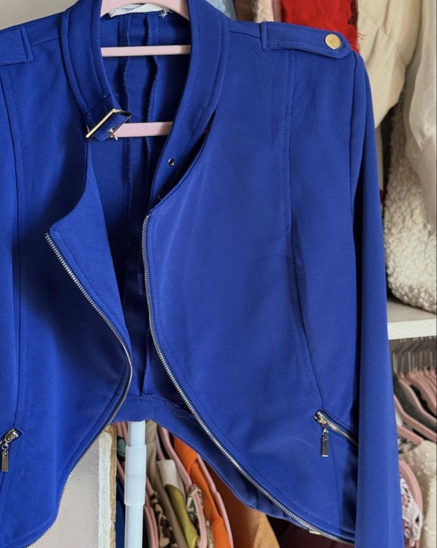 Blue Formal Blazer (Category: Coats, Jackets and Outerwear) located in Lapu Lapu. Submitted by bzzzzarah (Listing ID 1468916998, Image 2). Description: .