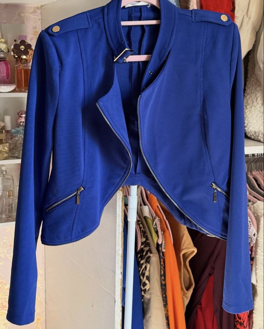 Blue Formal Blazer (Category: Coats, Jackets and Outerwear) located in Lapu Lapu. Submitted by bzzzzarah (Listing ID 1468916998, Image 1). Description: .