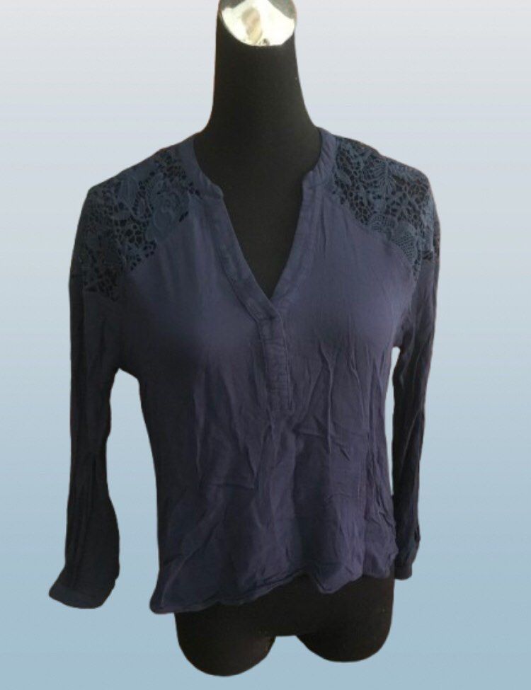 BLUE LACE TOP BLOUSE (Category: Longsleeves) located in Marikina City. Submitted by minimalistmanila (Listing ID 1468752704, Image 2). Description: .