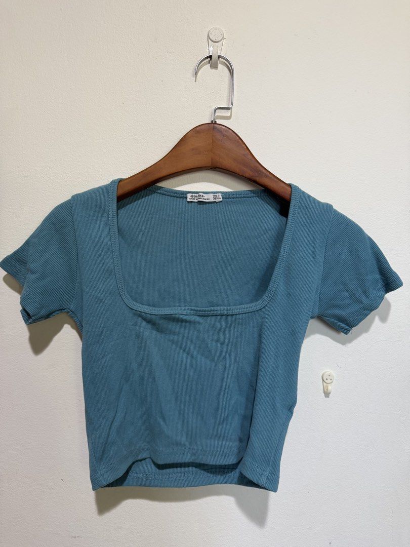 Blue Ribbed Square Neck Crop Top (Category: Sleeveless) located in Baguio. Submitted by thelittolwardrobe (Listing ID 1468724589, Image 1). Description: FROM BLACK APP S-M.