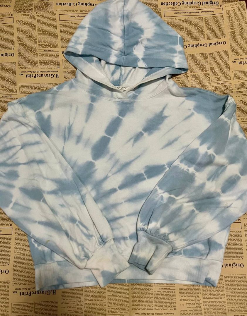 Blue Tie-Dye Hoodie & Shorts Set (Category: Sets or Coordinates) located in Paranaque City. Submitted by littledairyqueen (Listing ID 1468865521, Image 2). Description: Blue Tie-Dye Hoodie & Shorts Set 🩵☁️ A cute and comfy matching two-piece set featuring a powder blue and white tie-dye pattern. Includes a long-sleeved cropped hoodie and matching shorts with an adjustable drawstring waist. Details: - Color: Powder blue / white - Design: Tie-dye 