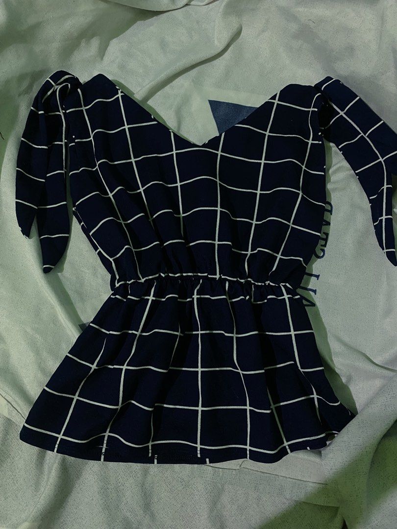 blue top (Category: Sleeveless) located in Caloocan City. Submitted by yvioo.moon (Listing ID 1468811443, Image 1). Description: pay first .