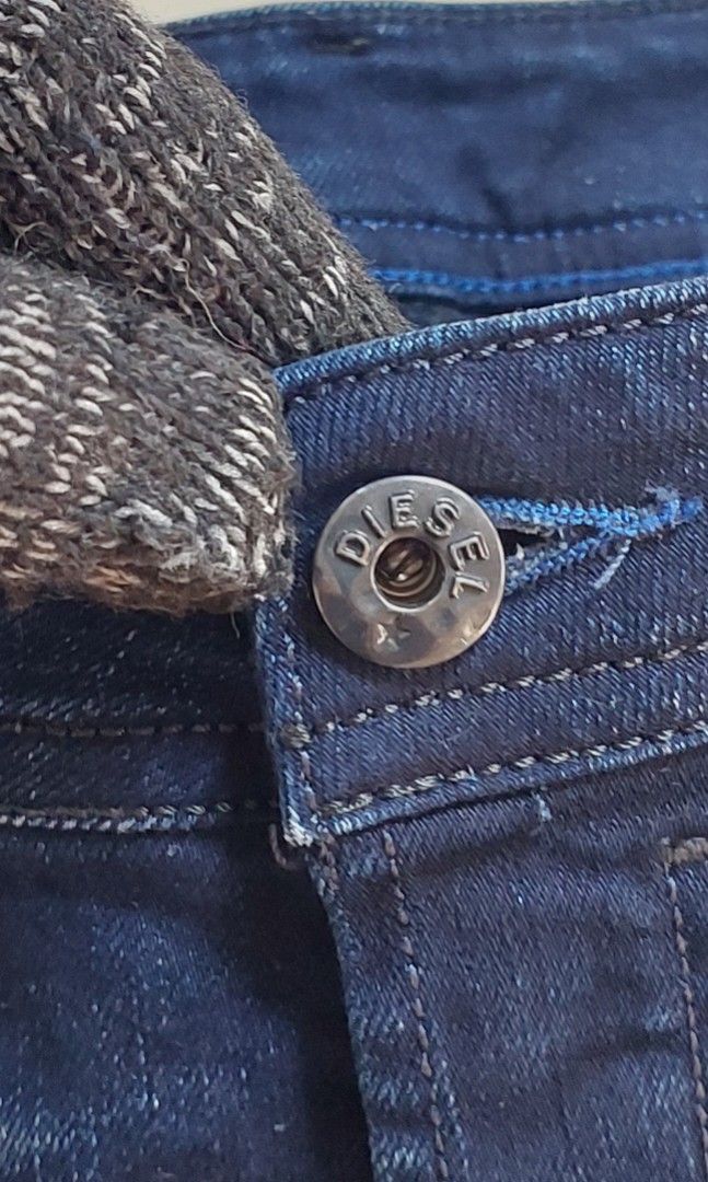 💯VENDED🫰 (Category: Jeans) located in Pozorrubio. Submitted by infinite_grind_0.1 (Listing ID 1468735454, Image 2). Description: 💯[BNWOT] Authentic Diesel Buster Slim-Tapered Jeans W34 L32 (Bought in Dubai)👌 • Brand: DieselModel: Buster (Regular Slim-Tapered) • Wash/Code: 084HJ Stretch / 01 • Size: Waist 34 / • Length 32 (W34-L32) • Condition: 10/10 (Brand new, never used, zero flaws) • Origin: Purchased in Dubai, UAE • Price: ₱4,500.