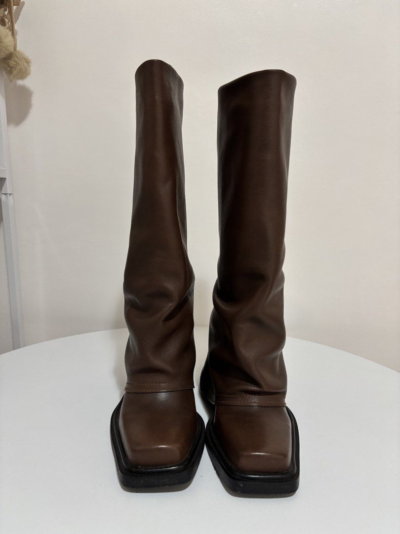BNWT Zara Knee High Fold Over Boots (Category: Boots) located in Bulacan. Submitted by hurrynshop (Listing ID 1468892972, Image 1). Description: Rush Super pretty nito in person wrong size lang talaga kaya ko ibebenta. Sold out na to sa website nila. Size EU 36 Price is negotiable.